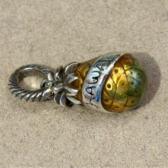 🆕 Brighton Hawaii pineapple charm Golden brown & green Engraved silver sash NWOT - Picture 4 of 10